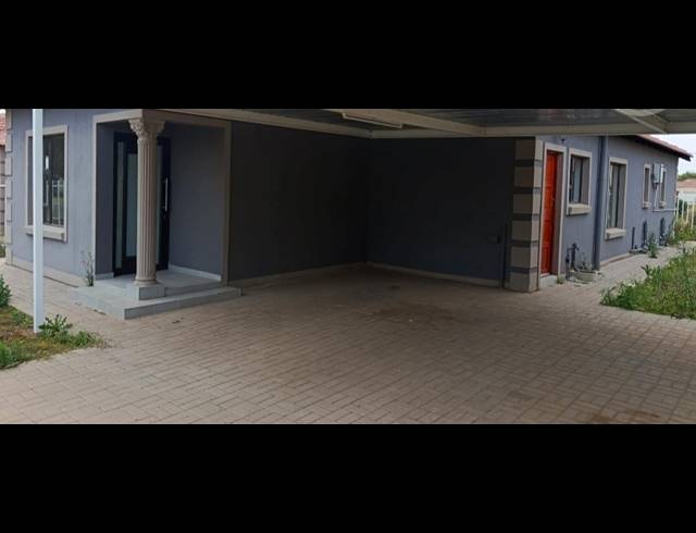 4 BEDROOM HOUSE FOR SALE IN MANDELA VIEW